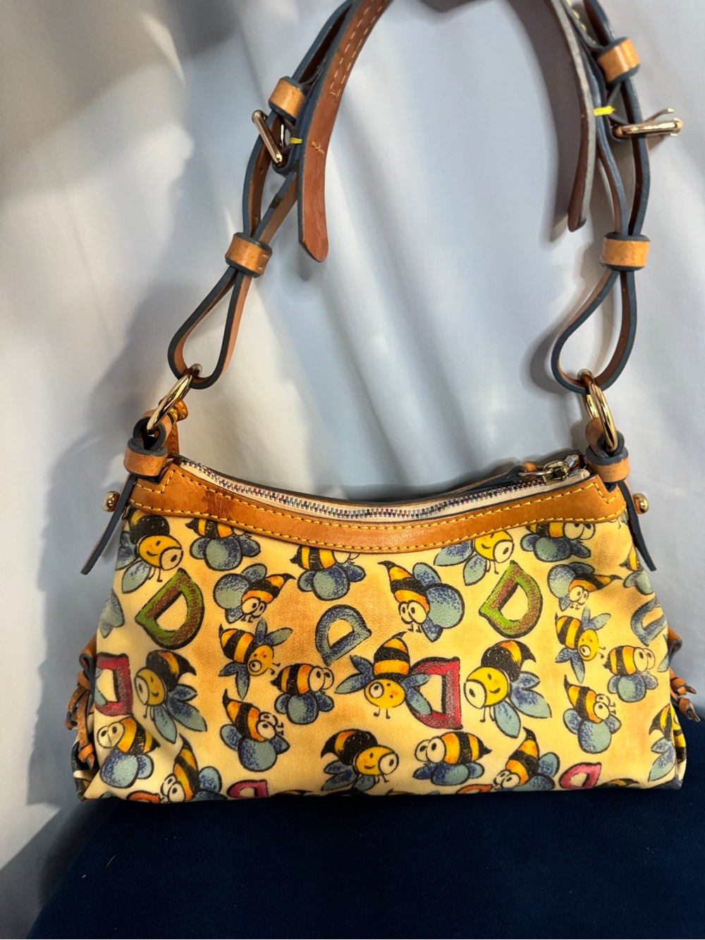 Dooney & Bourke Bumblebee Print Shoulder Bag Y2K Leather trim - Picture 2 of 15